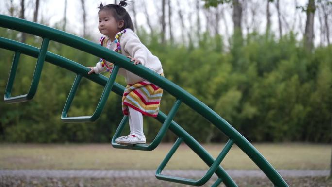 亲子 游乐场  小孩玩耍 幼儿奔跑 互动