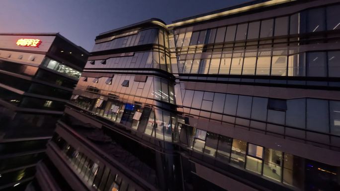 穿越机航拍郑州城市夜景金融岛地标发展金融