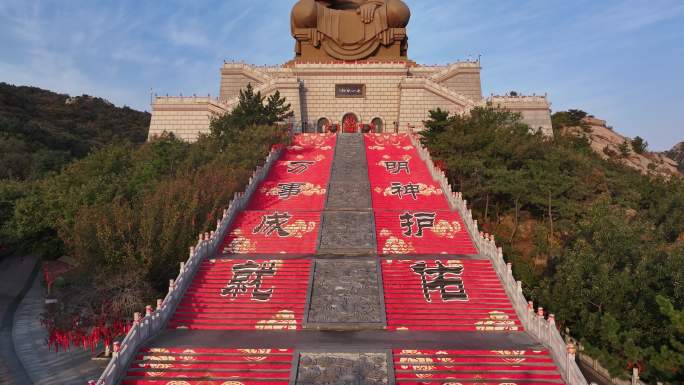 航拍荣成石岛赤山景区大明神雕像黎明晨光