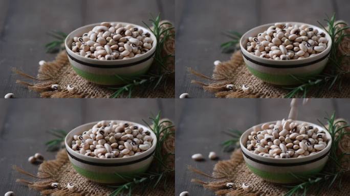 海军蓝豆或白色腰豆在木材背景。白豆是最丰富的磷脂酰丝氨酸植物来源，能降低胆固醇水平和低密度脂蛋白胆固