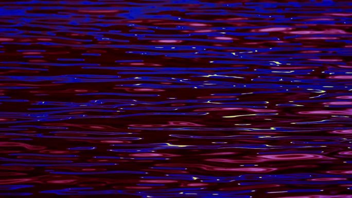 抽象的全框架波浪在海上与蓝色，粉红色的反射在日落