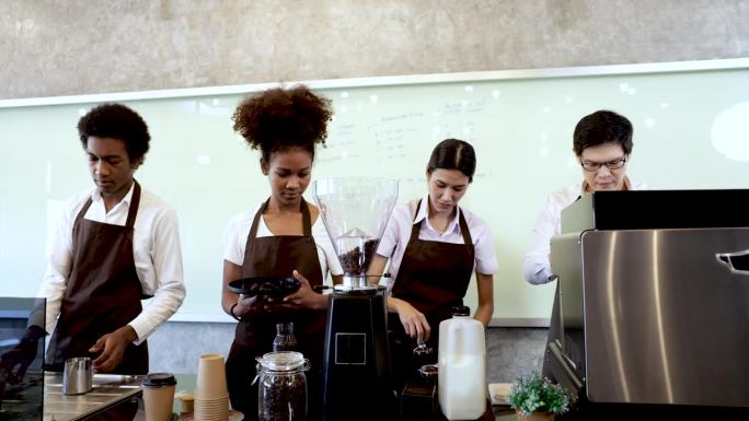 咖啡师咖啡教育班培训理念，青年小组学习工作坊，为小企业主或餐馆、老师或顾问在学校展示酒店服务