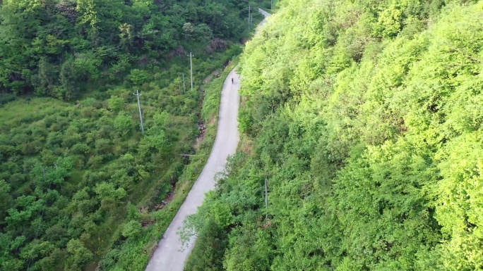 航拍舒城大别山驴友骑车大山风景