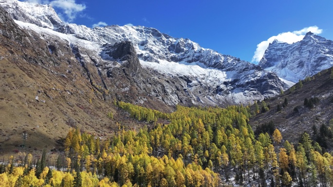 四姑娘山双桥沟雪山秋景航拍