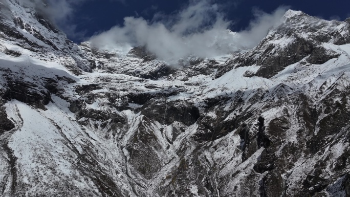 壮丽巍峨雪山航拍