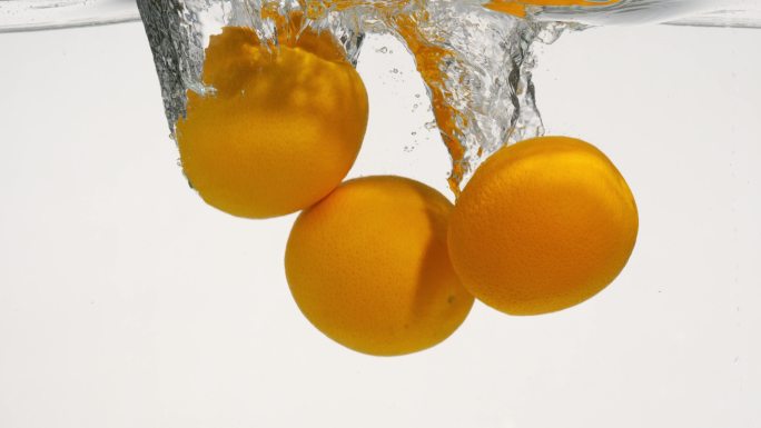 橙子落入水中慢镜头合集
