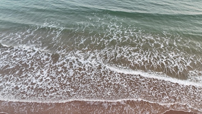 海边沙滩海浪拍打沙滩航拍旅拍素材潮汐