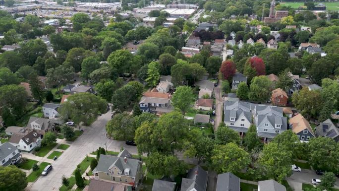 高分辨率全景无人机空中4K视频芝加哥美丽的郊区-埃文斯顿伊利诺伊州西北大学的地方