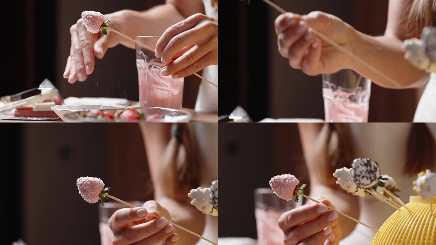 把草莓蘸上粉色巧克力，摇匀，去掉多余的椰子片，然后和现成的草莓放在一起。