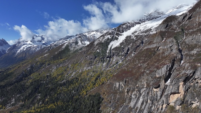 四姑娘山双桥沟雪山秋景航拍