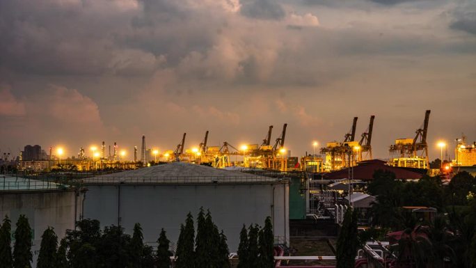 工业港口炼油工业装置用起重机作业的石油化工延时录像