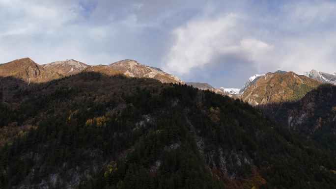 航拍四川九寨沟诺日朗瀑布五花海山脉彩林