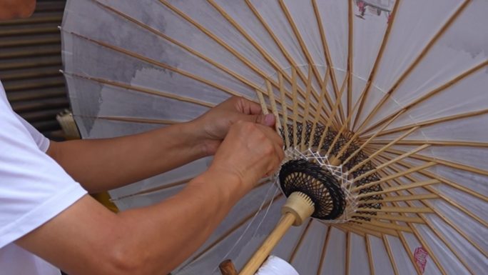 中国传统油纸伞制作