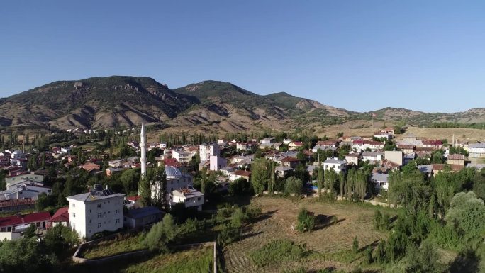 土耳其锡瓦斯省一个名为Çatpınar的村庄的无人机镜头