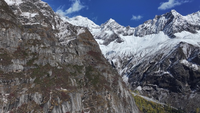 壮丽巍峨雪山航拍