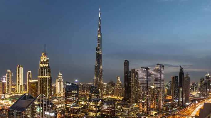 迪拜哈利法塔的天际线从黑夜到白天的时间推移鸟瞰图，阿拉伯联合酋长国