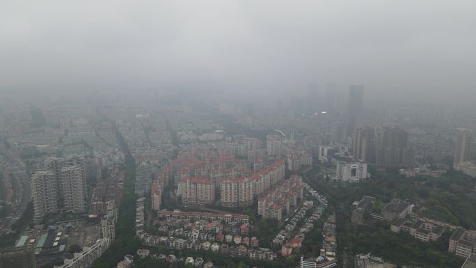 下雨天城市能见度 云雾  广东中山