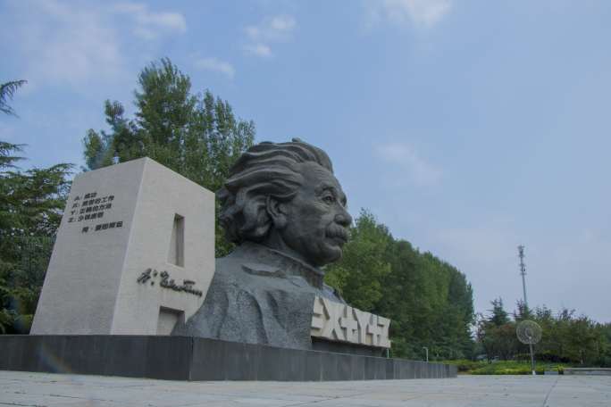 郑州高新区爱因斯坦雕像延时