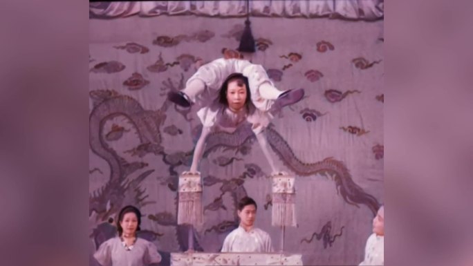 1913年中国杂技艺术首次在国外演出影像