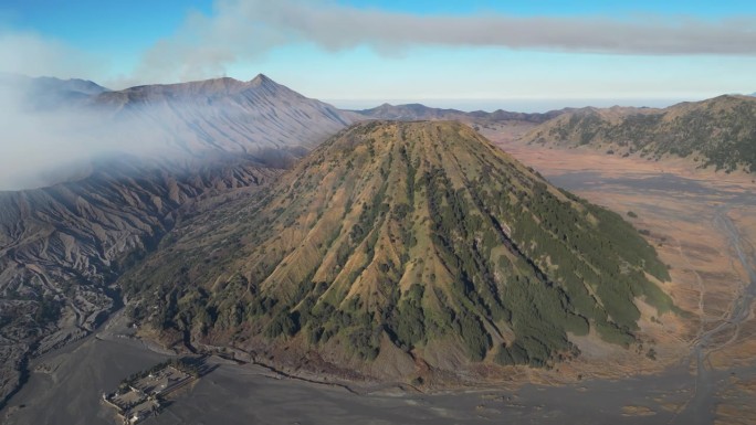鸟瞰印尼爪哇岛的巴托克火山