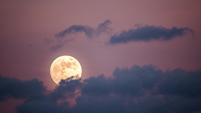 【4K】月亮穿云而出