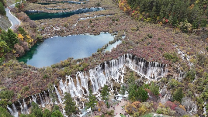 航拍四川九寨沟诺日朗瀑布秋季彩林风景空镜