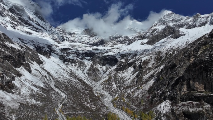 壮丽巍峨雪山航拍