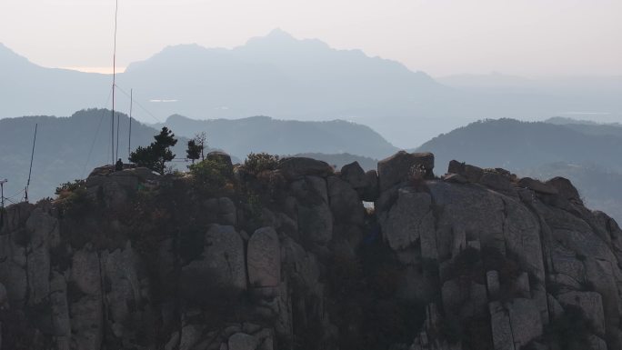 长焦旱地拔葱运镜航拍山东荣成石岛赤山主峰