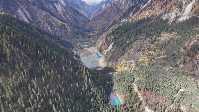 四川九寨沟雪山五彩池上季节海彩林秋景航拍