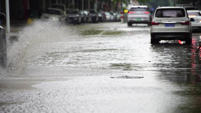 降雨城市积水 广东中山市