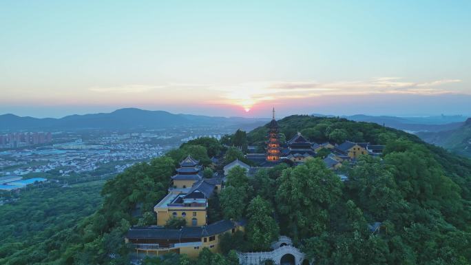 黄昏中的灵岩山寺