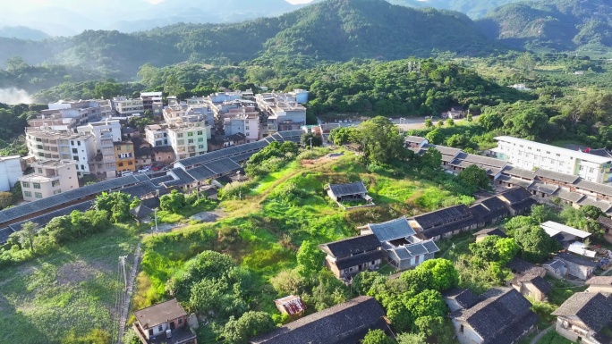 航拍福建漳州平和庄上土楼田园风光