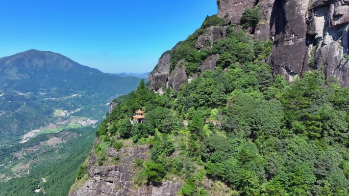 航拍福建漳州平和灵通山灵通岩风光