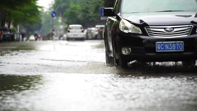 降雨城市积水 广东中山市