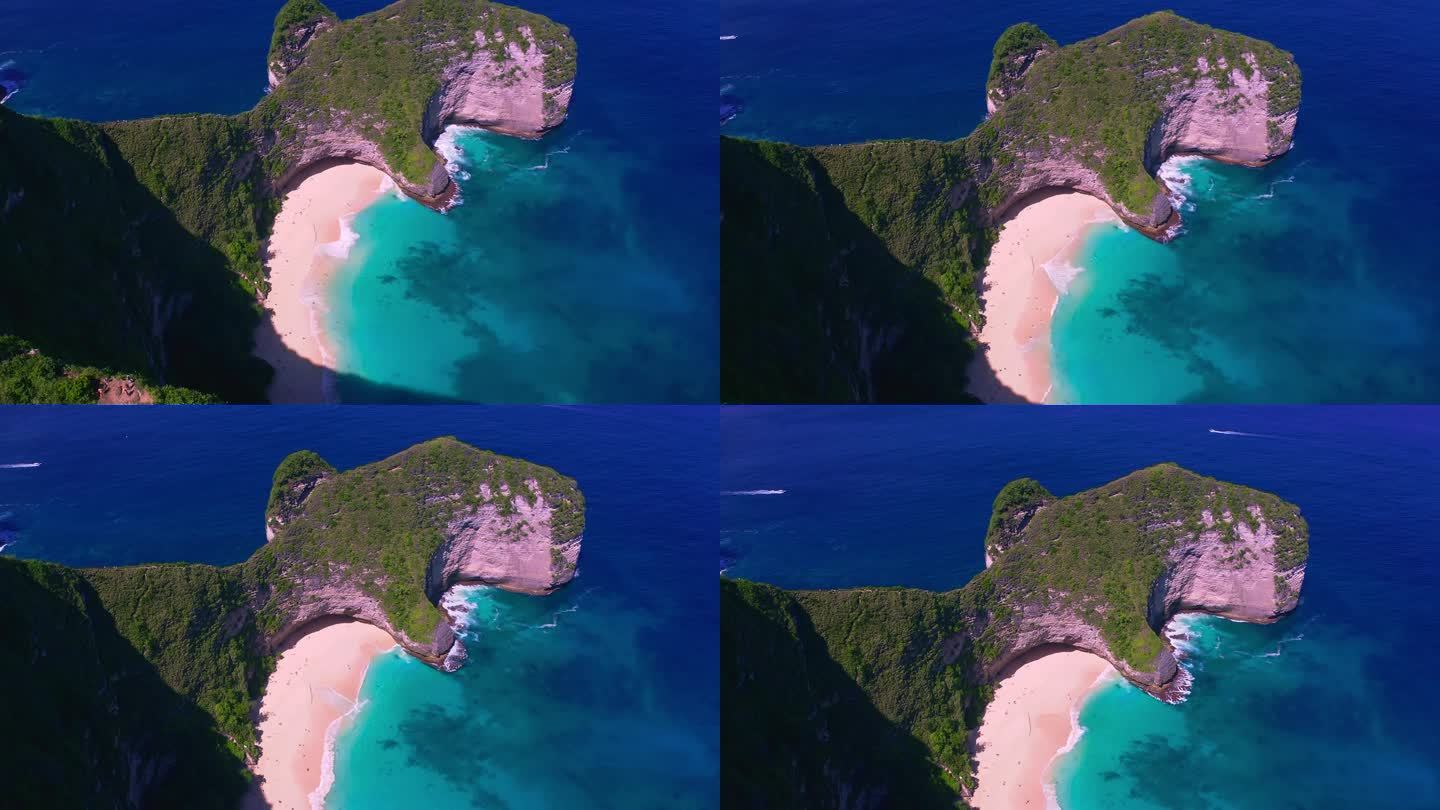 努沙佩尼达著名的凯灵王海滩，看起来像蓝色大海中的霸王龙。