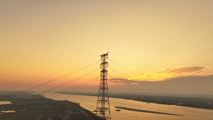 临湘跨长江特高压输电塔