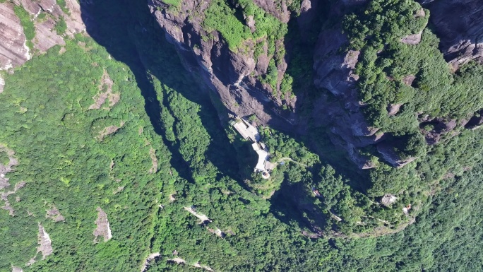 航拍福建漳州平和灵通山灵通岩风光