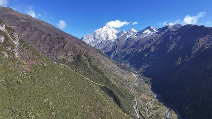 四姑娘山长坪沟蓝天白云航拍