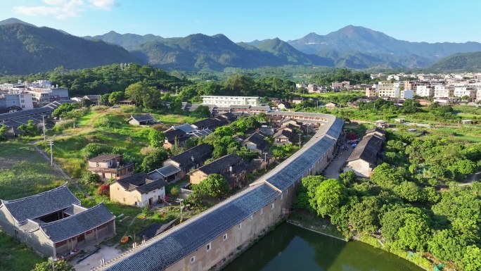 航拍福建漳州平和庄上土楼田园风光