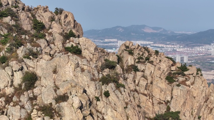 航拍山东荣成石岛赤山风景区赤山主峰