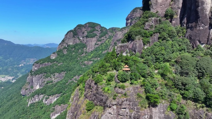 航拍福建漳州平和灵通山灵通岩风光