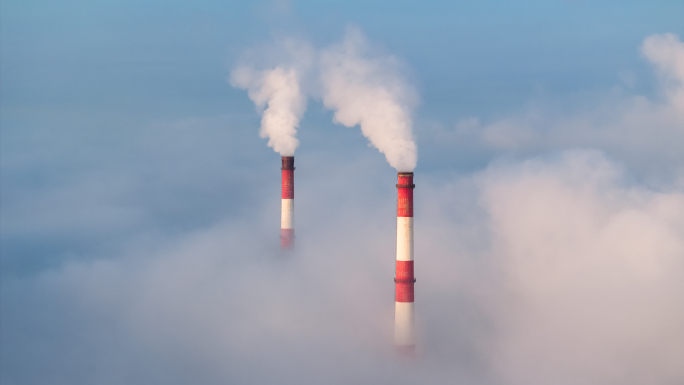 工厂烟囱 冒烟的发电厂 蓝天白云粉尘污染
