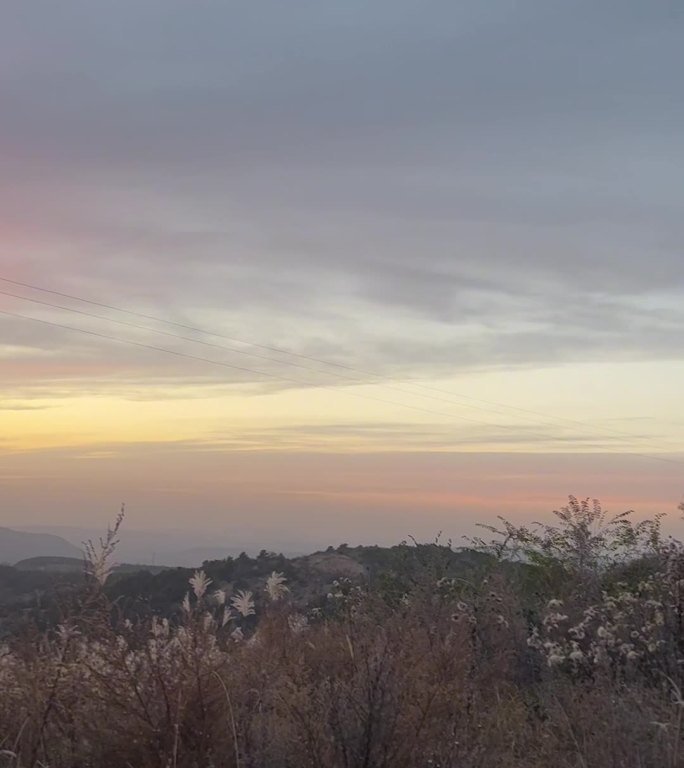 深秋乡村户外夕阳余晖