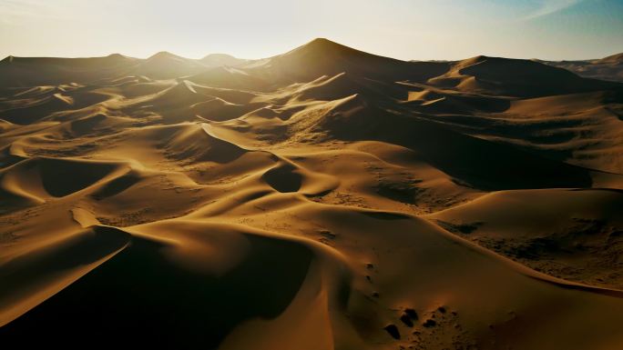 夕阳浩瀚沙漠沙海落日沙漠大景航拍