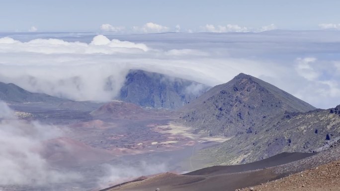 夏威夷毛伊岛哈雷阿卡拉山顶火山口的电影镜头。30fps的4K HDR