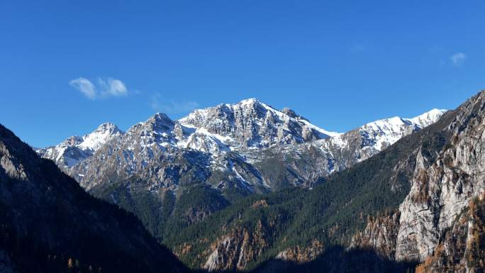 四川九寨沟雪山原始森林冰川彩林秋景航拍