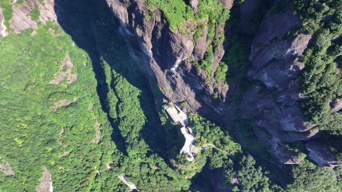 航拍福建漳州平和灵通山灵通岩风光