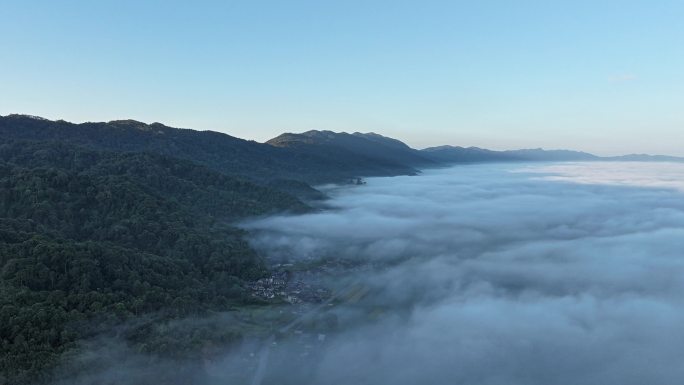 云南陇川县户撒坝子的云海延时