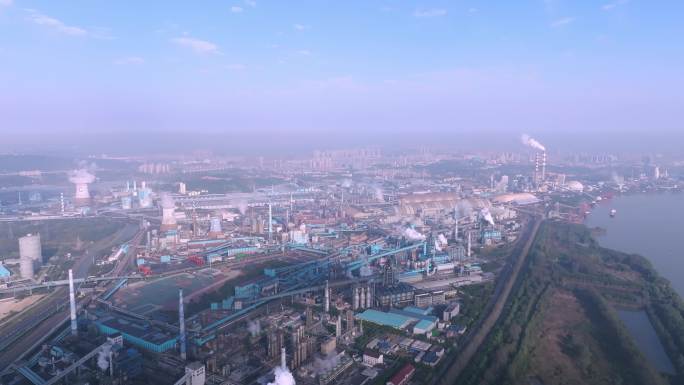 航拍·化工园区化工厂炼钢厂大烟囱