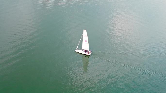 湖北武汉东湖里的帆船航行综合镜头
